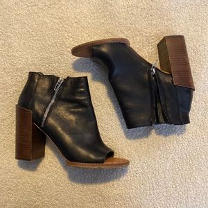 Dolce Vita black leather heeled open toe booties with zippers